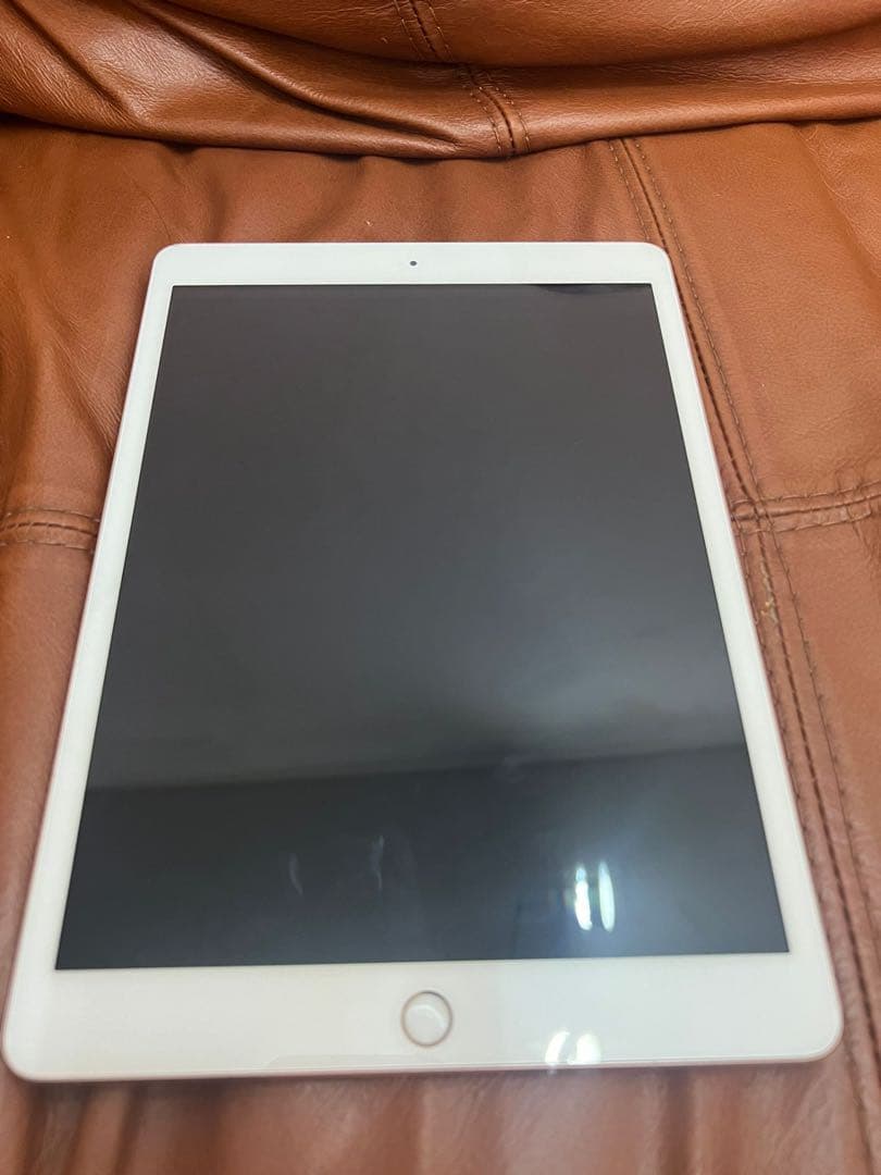 LUKEVI-Apple iPad 7 ゴールドソフトバンクシムロック不明