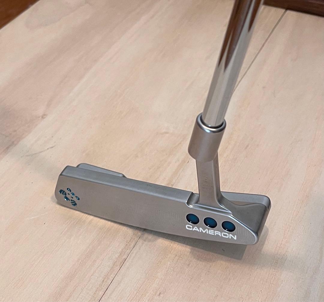スコッティキャメロン　パター　タイガー刻印　カバー付き　美品 タイガー・ウッズのパターのグリップは「1度クローズ」。スコッティ