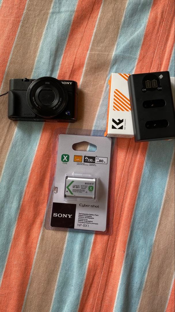 Sony RX100初代　NP-BX1 バッテリーセット Amazon.com : NP-BX1 Newmowa Replacement Battery (3-Pack) and 3