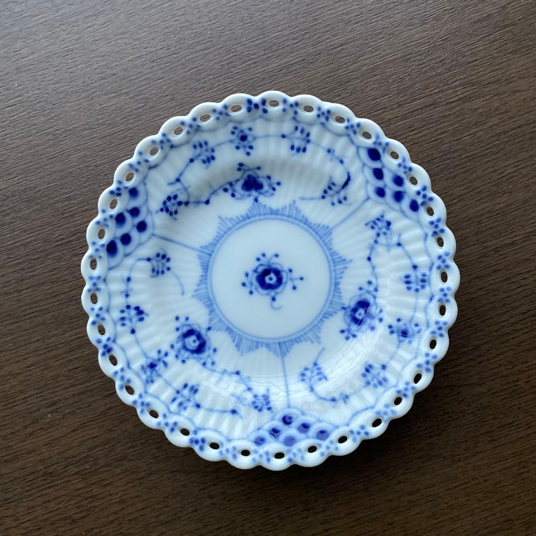 ヨ*ー様 ロイヤルコペンハーゲンブルーフルーテッドフルレース1145 ブルーフルーテッド フルレース プレート 17cm|ロイヤル