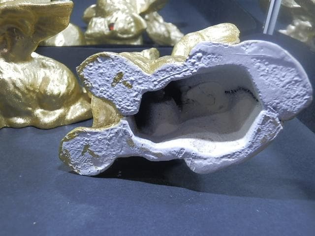 Golden Gold Gargoyle Dog with red eyes ガーゴイルドッグ Retriever