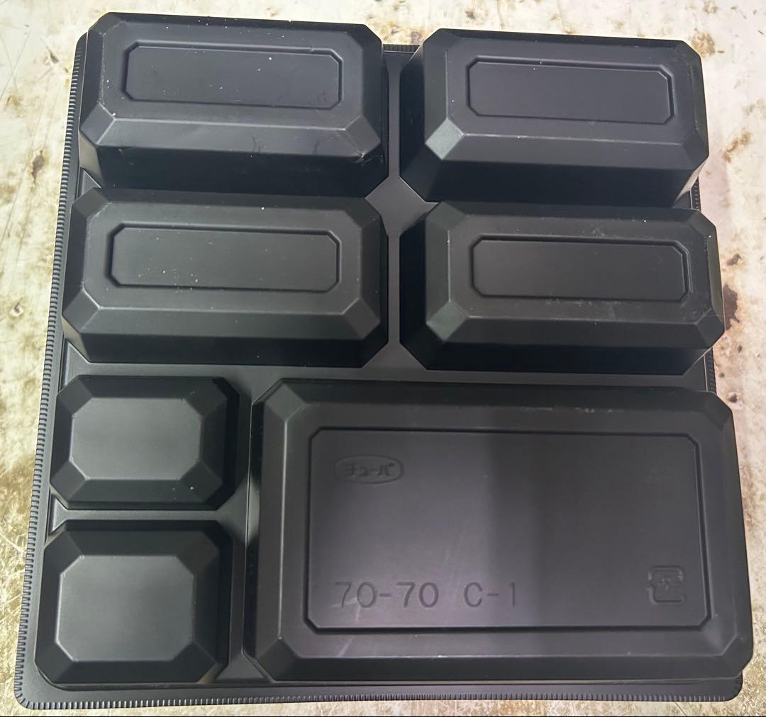 弁当容器 中仕切】70-70 C1 黒ZP エフピコチューパ300(50×6) - メルカリ