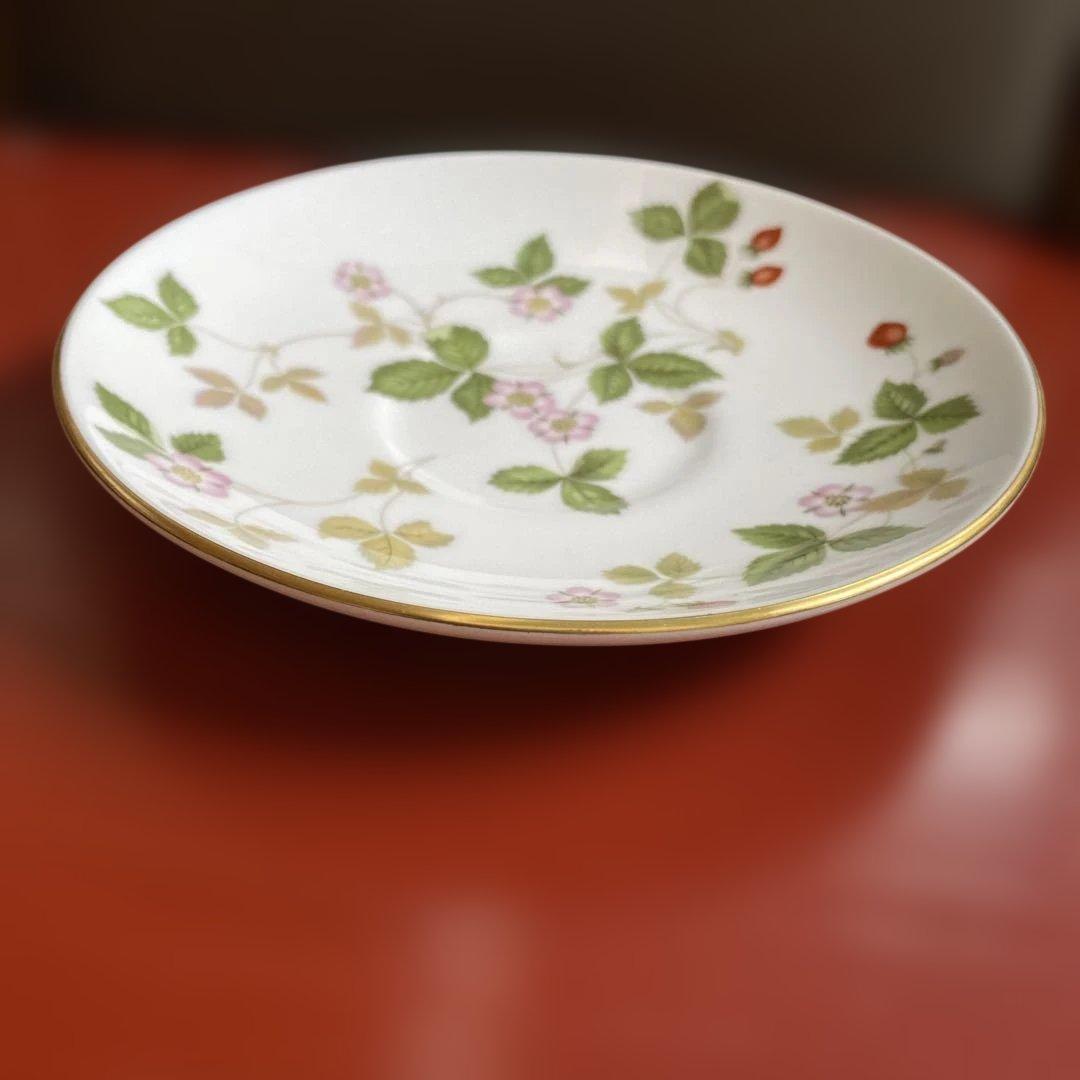WEDGWOOD WILD STRAWBERRY 皿 - メルカリ