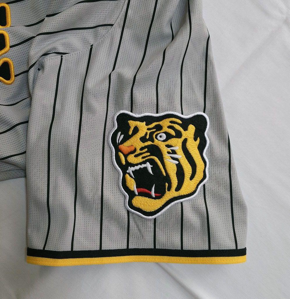 阪神タイガース レプリカユニフォーム(ビジター) 佐藤 輝明 サイズL 背