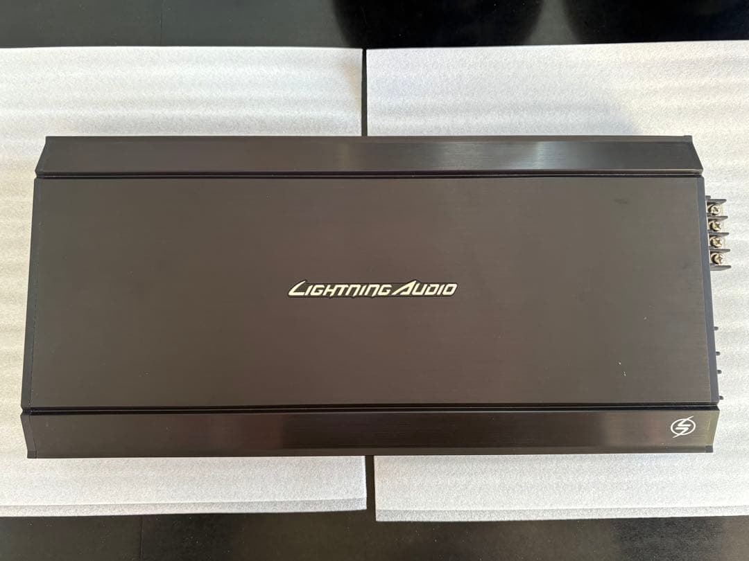 Lightning audio アンプ　L-4300 Lightning Audio L-4300 4-channel car amplifier — 50 watts RMS x 4