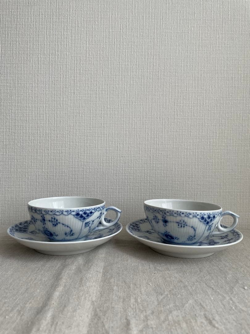 美品】ブルーフルーテッド ハーフレース ティーカップ＆ソーサー ペア