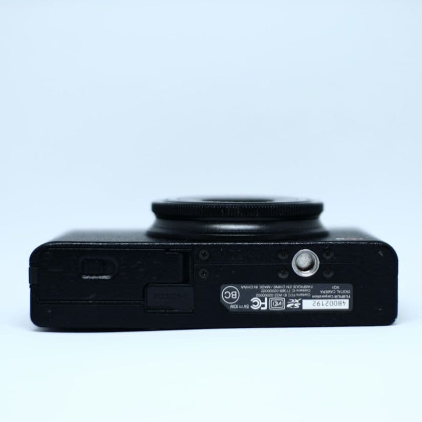 FUJI FILM XQ1 BLACK 小キズあり - メルカリ