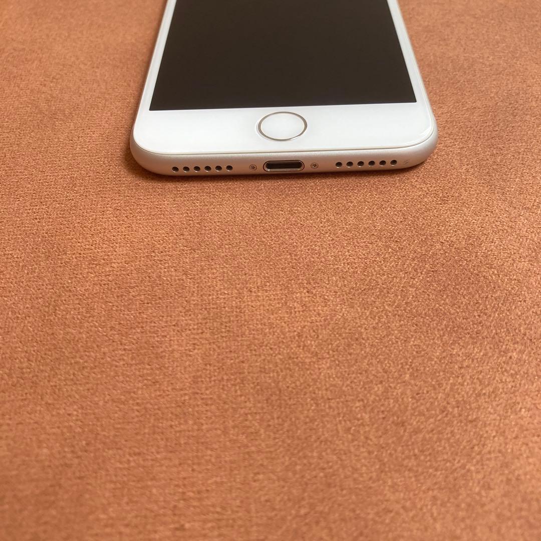 250【早い者勝ち】電池良好☆iPhone8 64GB au☆