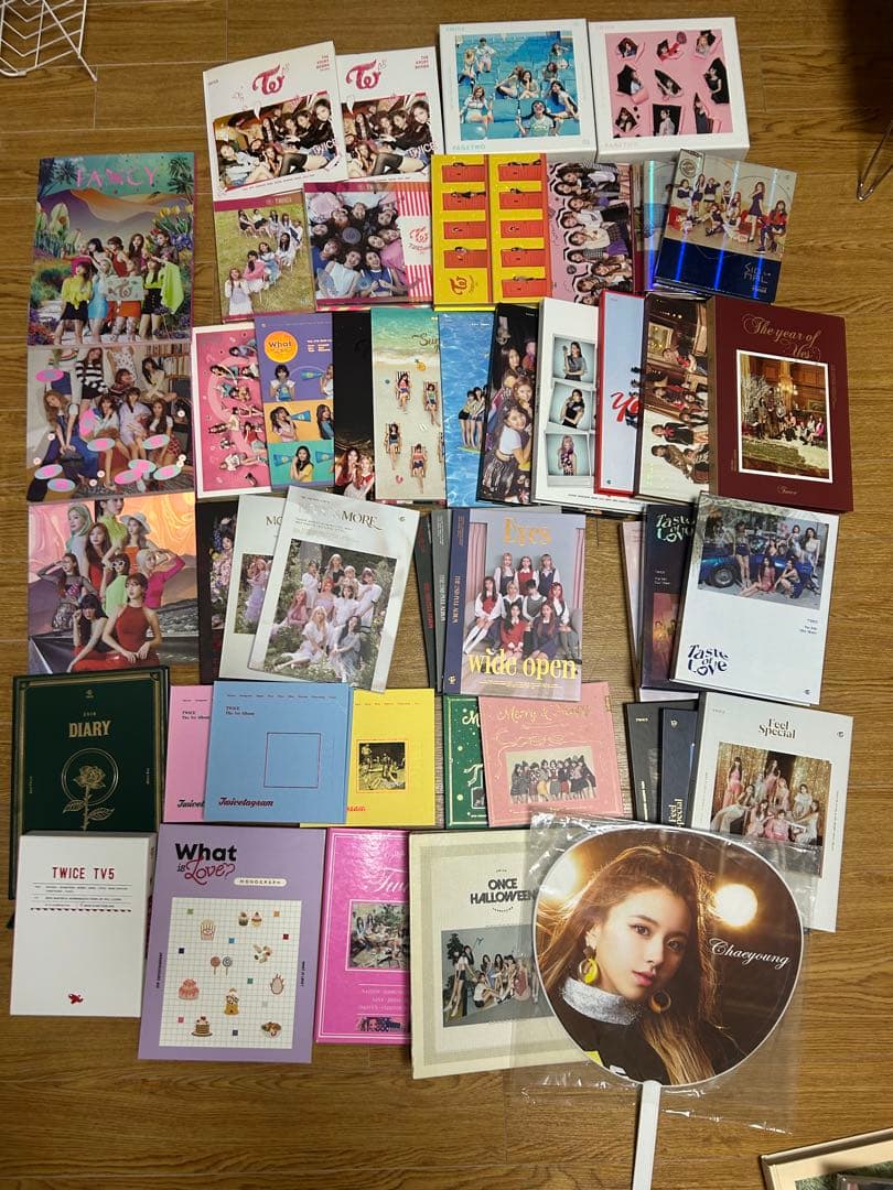 最終値下げ twice グッズ アルバム うちわ まとめ売り - メルカリ