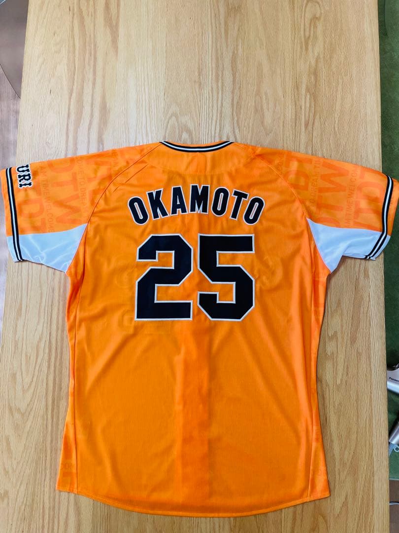 美品 読売ジャイアンツ 巨人 岡本和真 ミズノ ユニフォームXO - メルカリ