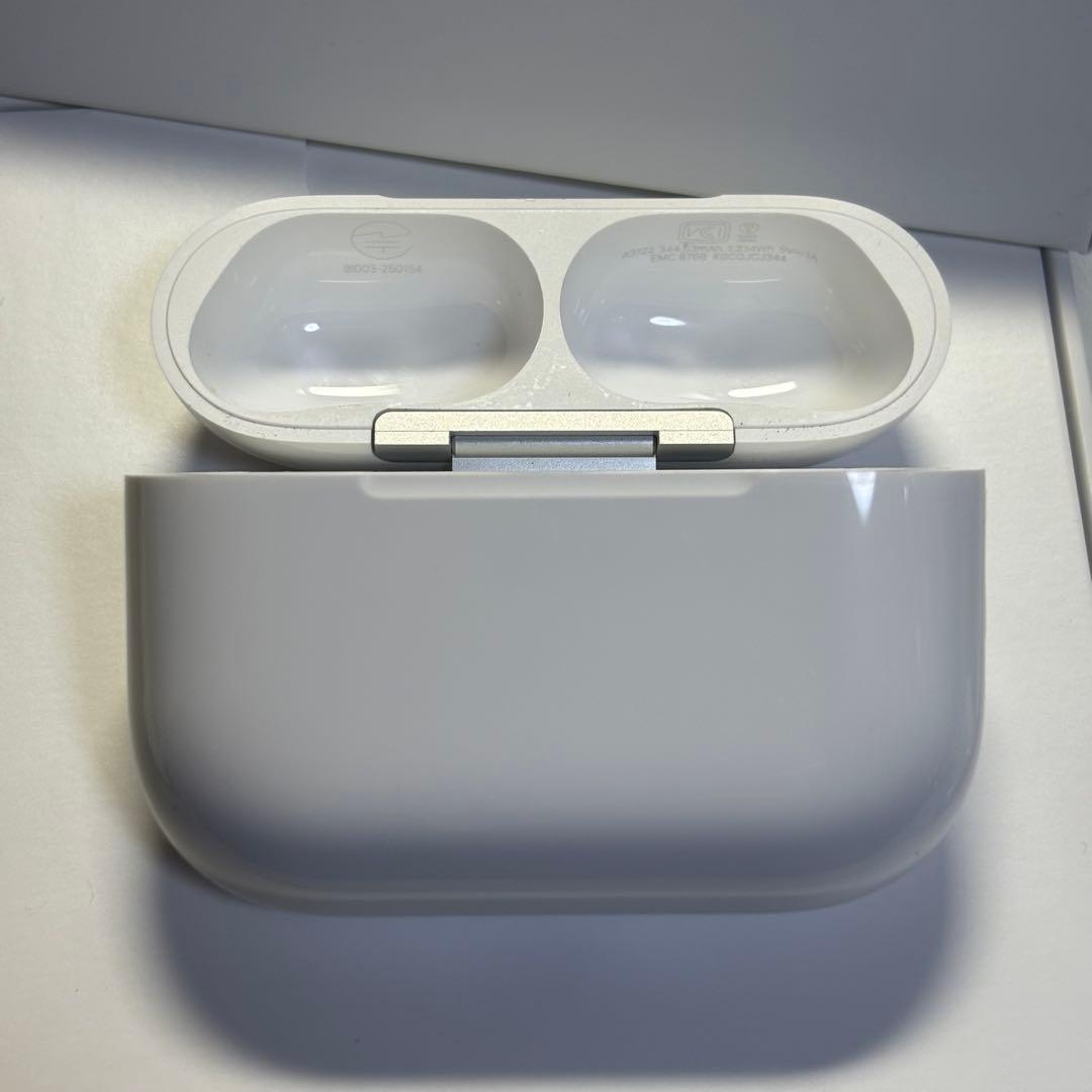 Apple AirPods Pro 第3世代 充電ケース A3122 美品 - メルカリ