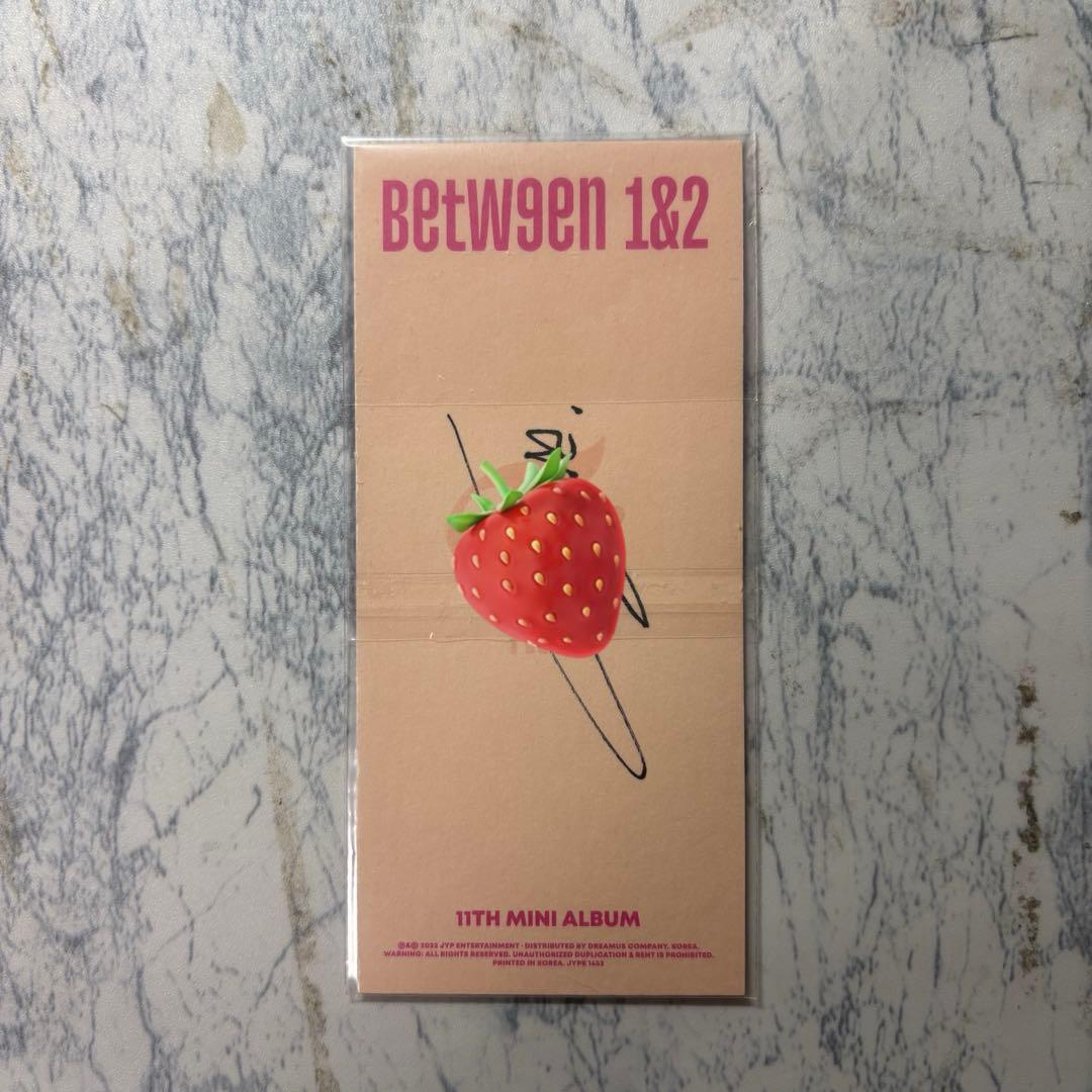 TWICE チェヨン Between1&2 直筆サイン入りブックマーク - メルカリ