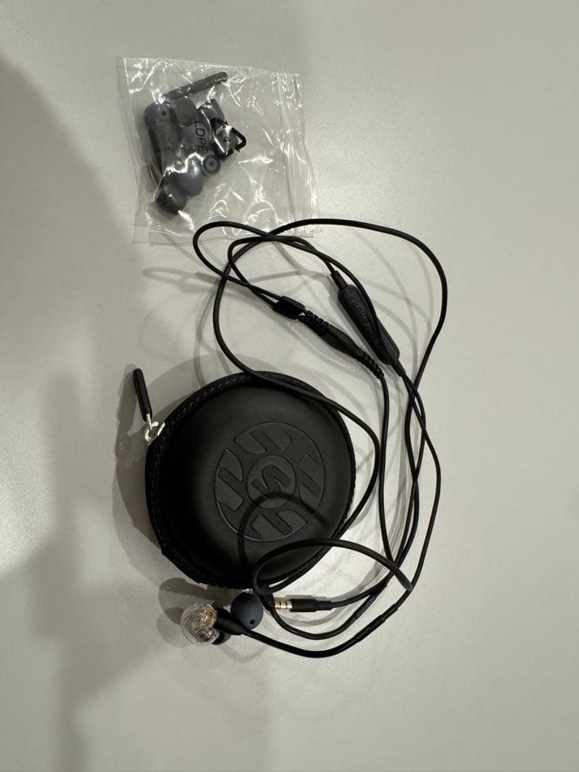 【ほぼ未使用】SHURE AONIC 215 クリア SHURE AONIC215 SE215DYCL+UNI-A (クリア) 高遮音性イヤホン 有線