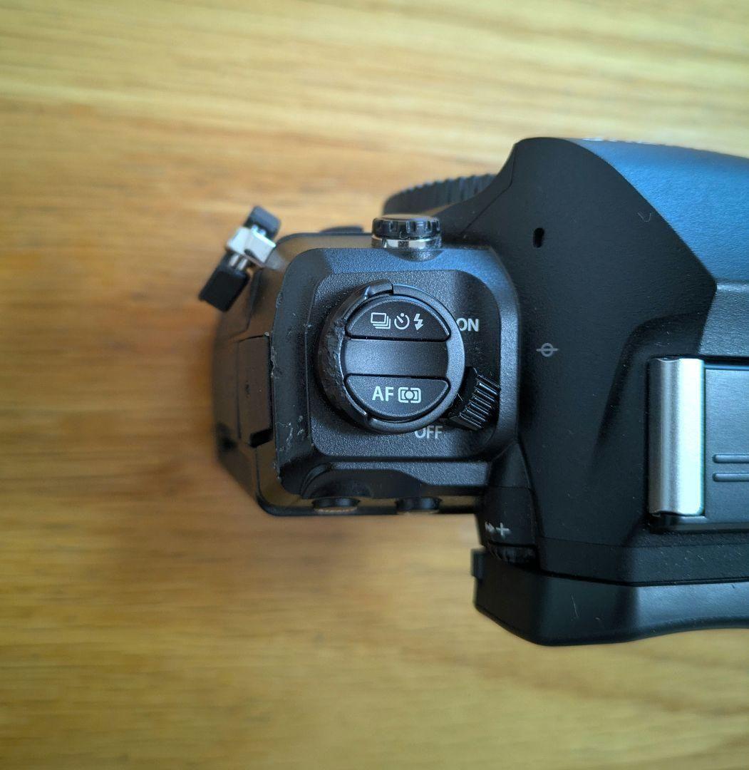 シャッター数5774回】OM SYSTEM OM-1 UHS-IIカード付き - メルカリ