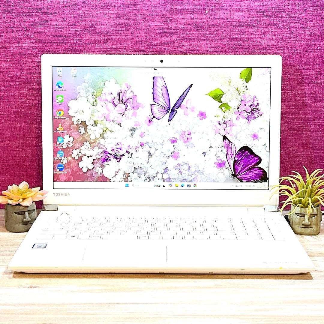 【美品】人気の白✨すぐ使えるノートパソコン✨カメラ付き✨ブルーレイ✨初心者に ブルーレイ見れる❣️Corei7大容量1TB✨️薄型ノートパソコン可愛い白