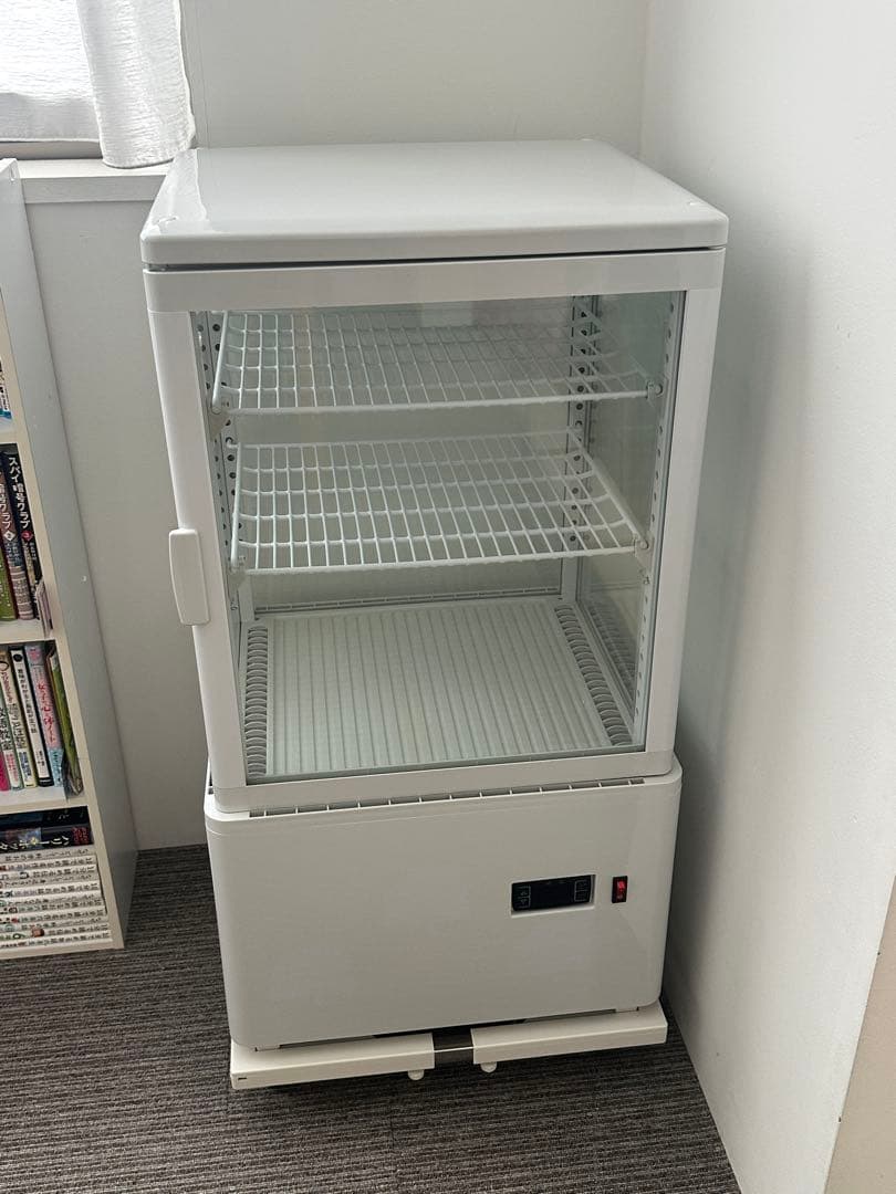 【引き取り限定】ガラス冷蔵庫 ホワイト 3段棚付き　冷蔵ショーケース　卓上 楽天市場】【春分セール！】 280L 白 大型 4面ガラス 冷蔵ショー