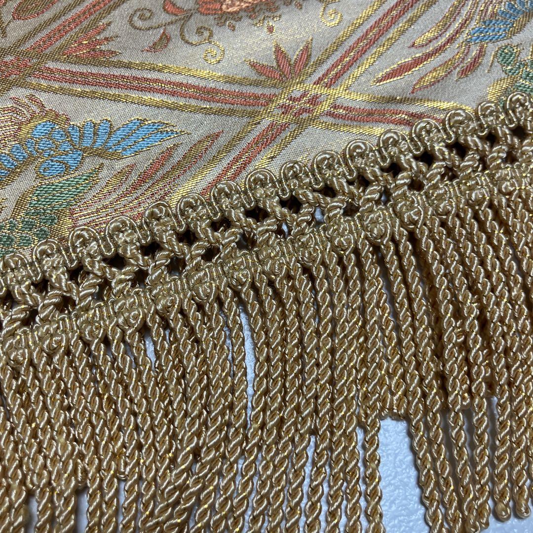 川島織物 日本製 絹 シルク100% 金銀糸使用 花柄刺繍のテーブル