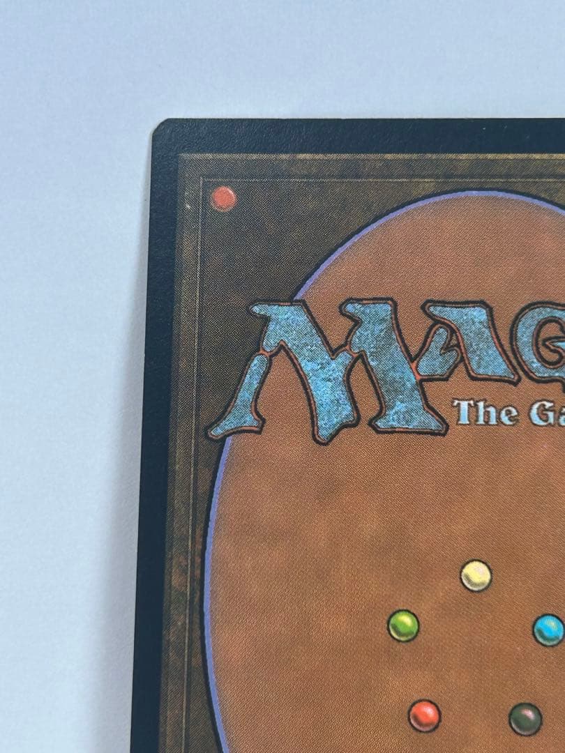 厳かなモノリス　日本語