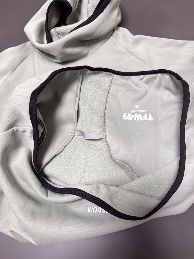 TFW49 フード付きセーターライトグレー - メルカリ