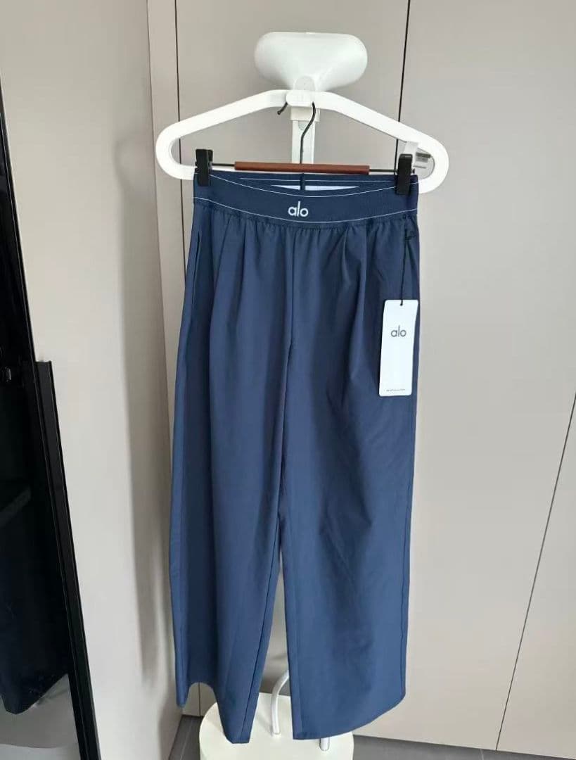 新品 alo Yoga ヨガパンツ Sサイズ ブルー ALO Softsculpt High-Waist Legging - Bluestone | ALO