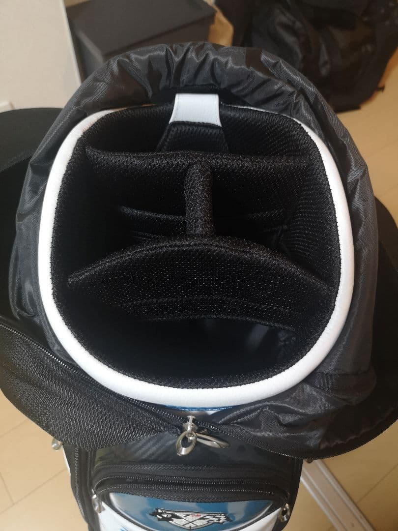 送料込み変更】TaylorMade キャディバッグ ホワイト・ブラック・ブルー