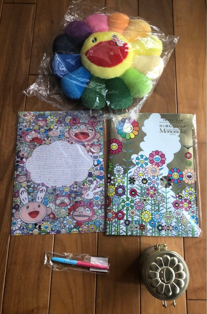 【新品】村上隆 お花クッション レインボー ミニ カイカイキキ Amazon.co.jp: 村上隆 むらかみ たかし Kaikai Kiki クッション お花