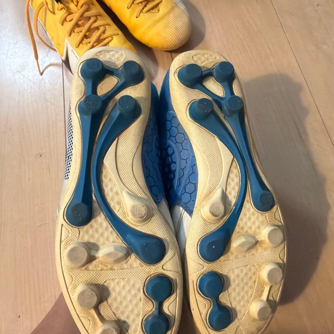 Umbro サッカーシューズ 2足セット 21.5cm と22cm - メルカリ