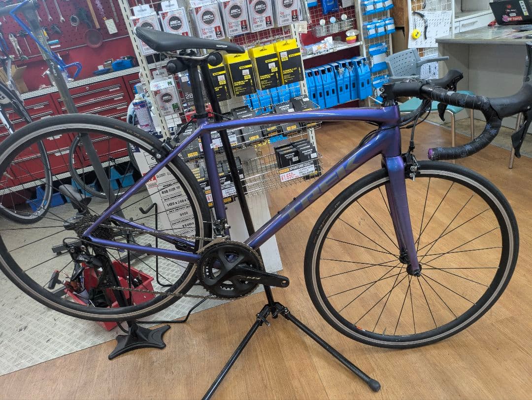TREK　Shimano 105 アルミロードバイク パープル 美しいパープルのロードバイク、EMONDA(エモンダ) ALR5！ フレーム