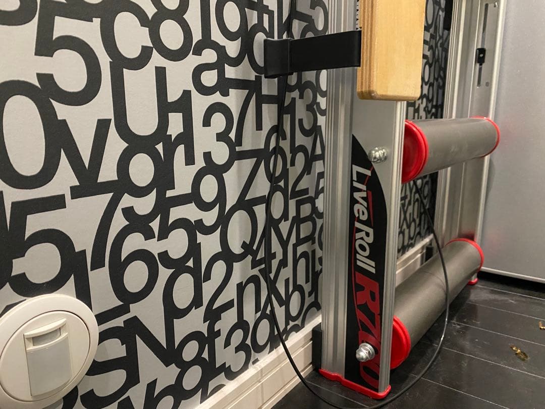 3本ローラー　ミノウラ R７００ Amazon | MINOURA(ミノウラ) R700 LiveRoll 3本ローラー チタンカラー