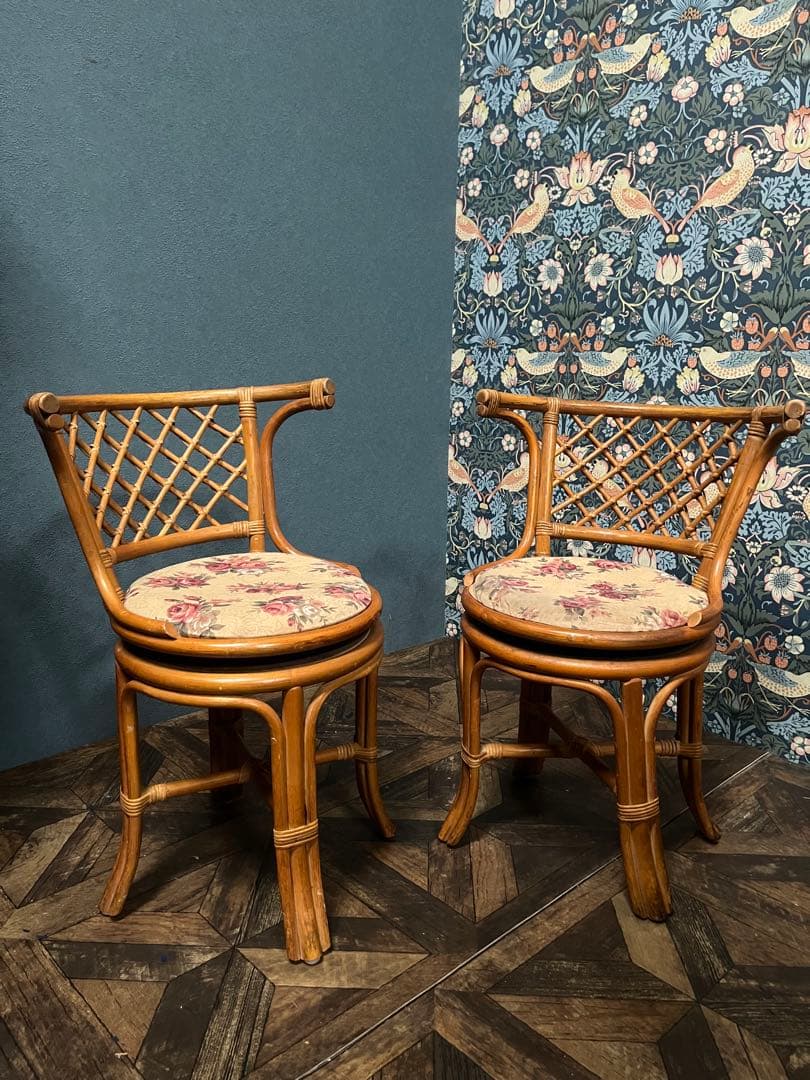 ラタン 回転チェア 椅子 昭和レトロ 当時物 インテリア 丸椅子 セット ラタン 回転チェア 椅子 昭和レトロ 当時物 インテリア 丸椅子 セット