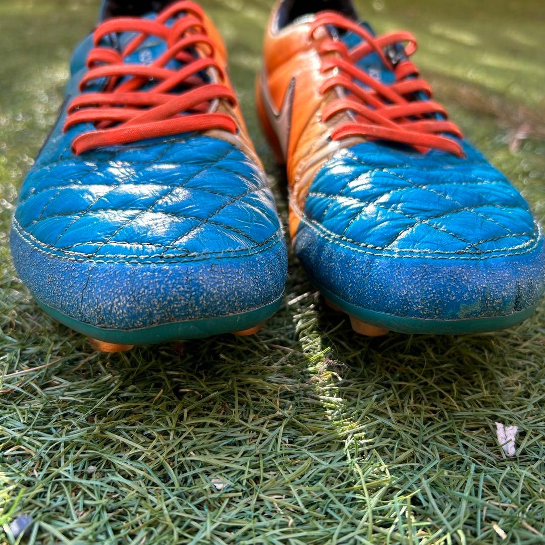 Nike サッカースパイク ティエンポ5 オレンジ/青 26.5 - メルカリ