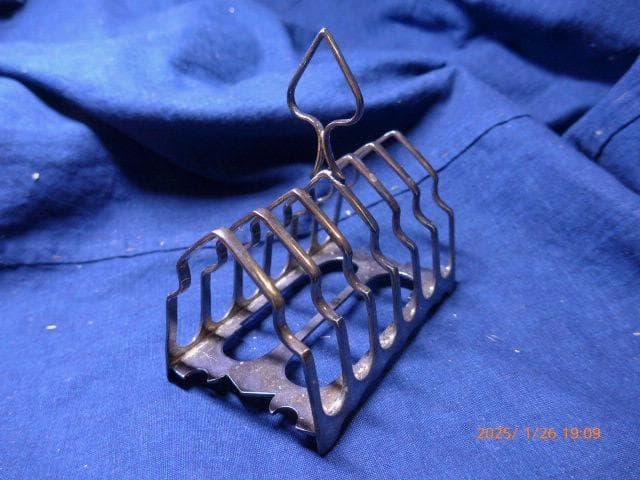 アンティークなシルバーフィールドのコースタースタンド。ホールマーク