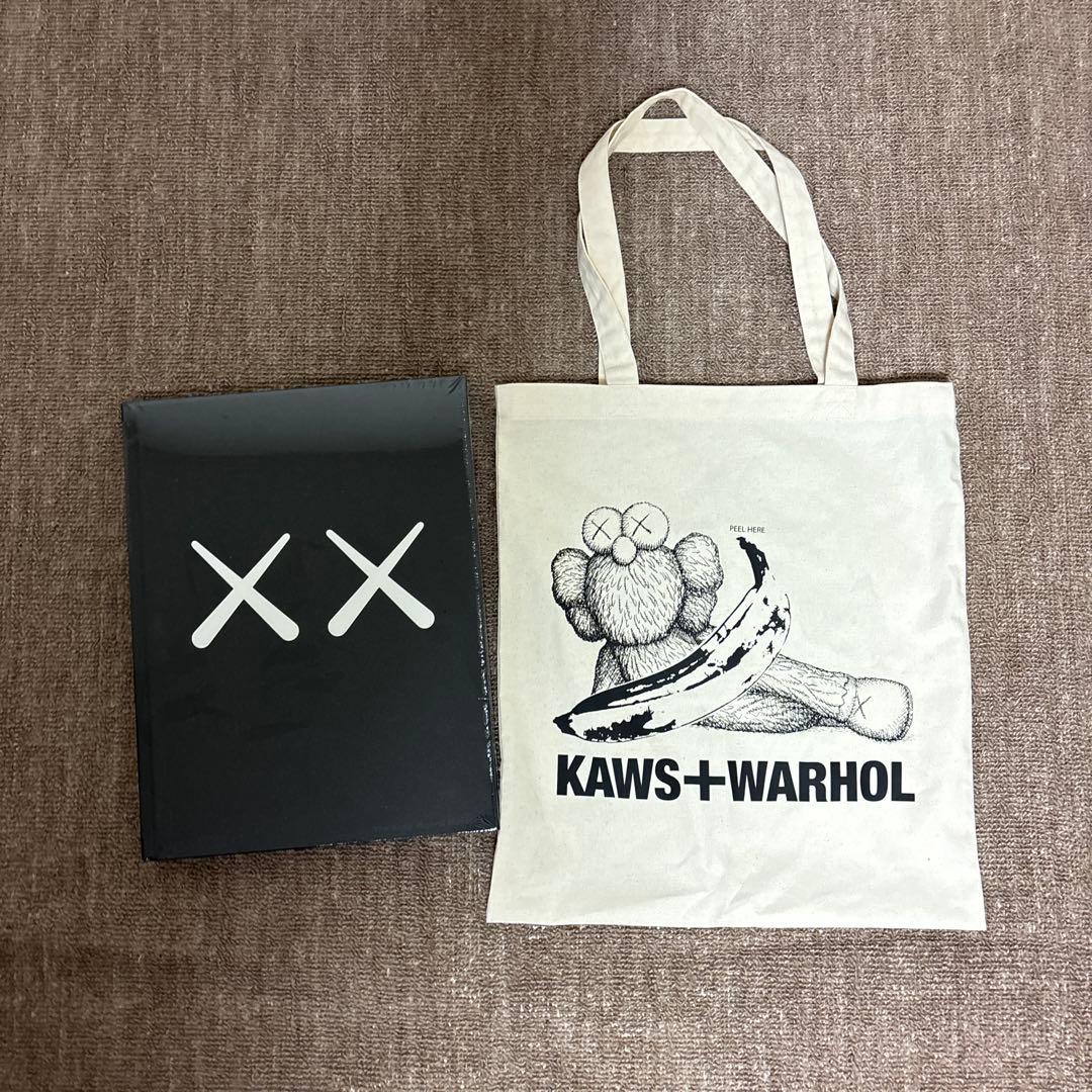 UNIQLO KAWS アートブック（トートバッグ無) - メルカリ