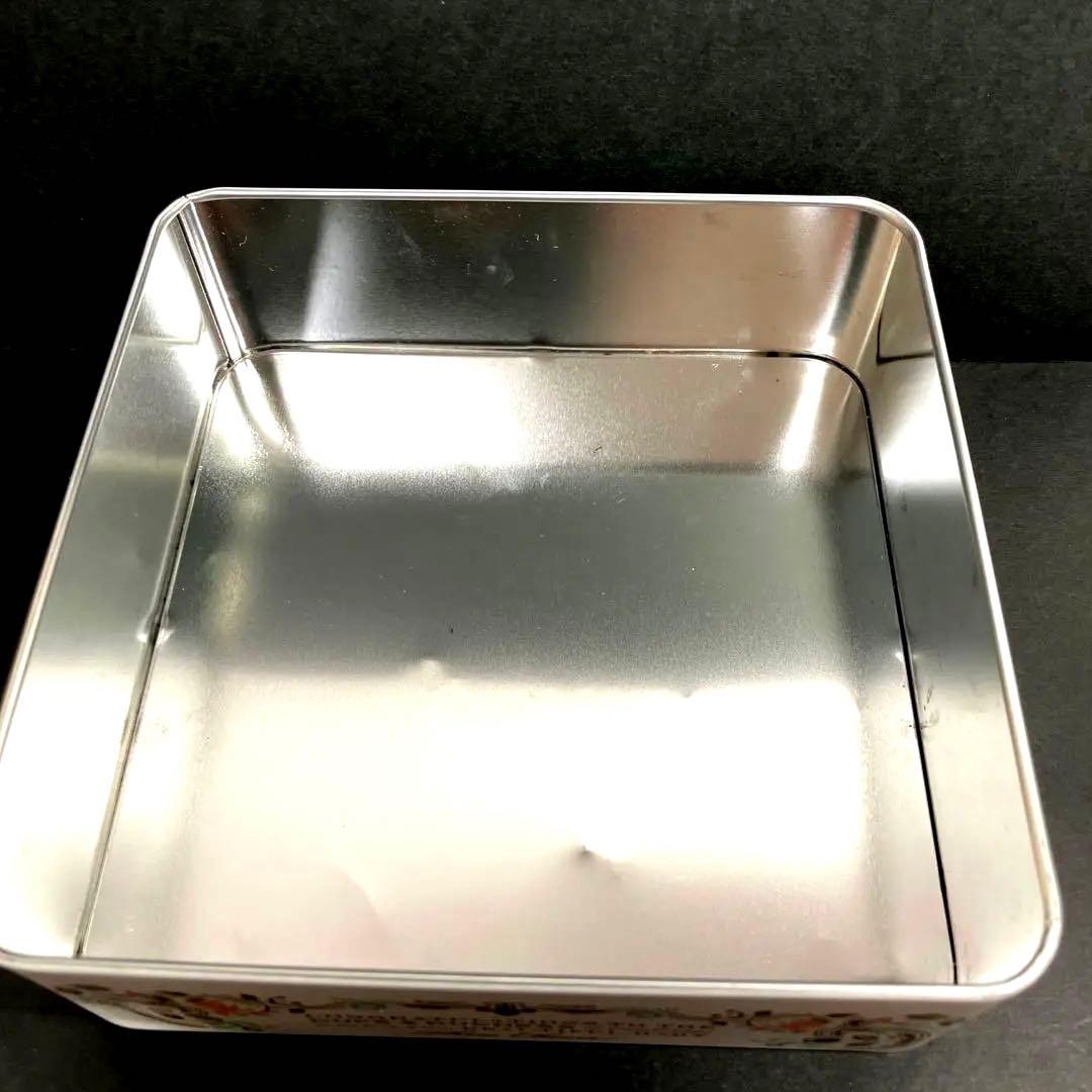 M&S 限定2500 個 シャーロット王女 誕生記念缶 エリザベス女王 - メルカリ