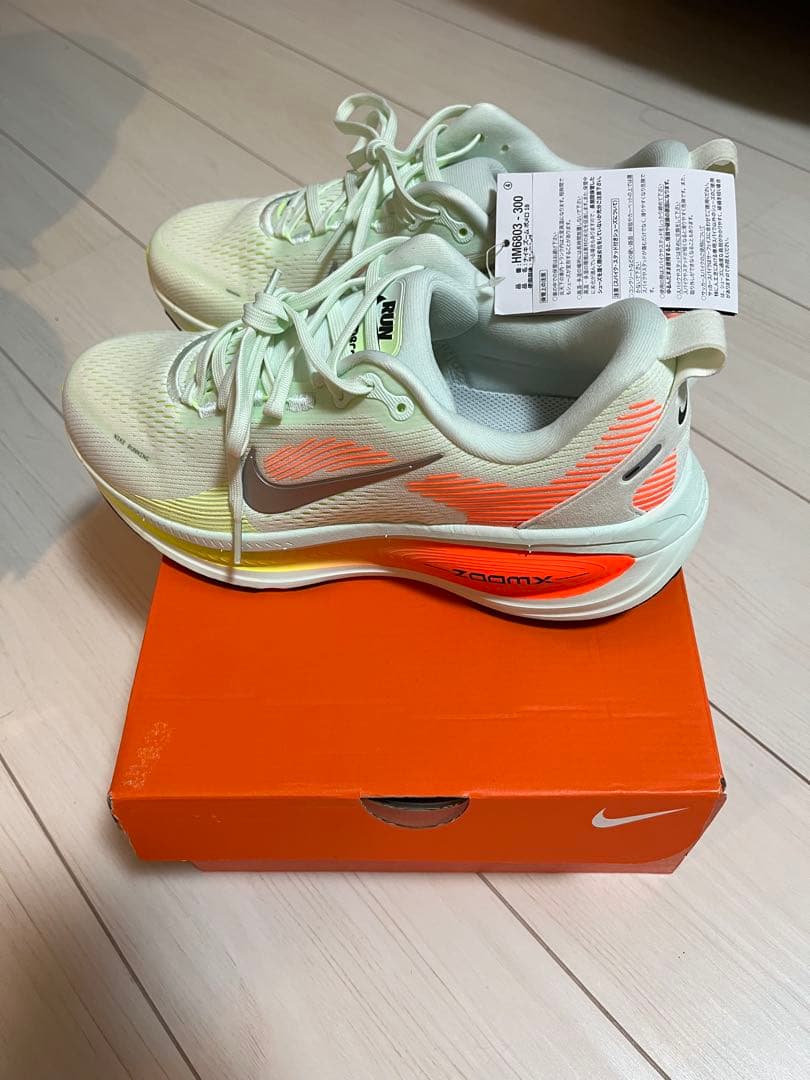 Nike ボメロ18 26㎝ 新品 ホワイト/オレンジ/イエロー - メルカリ