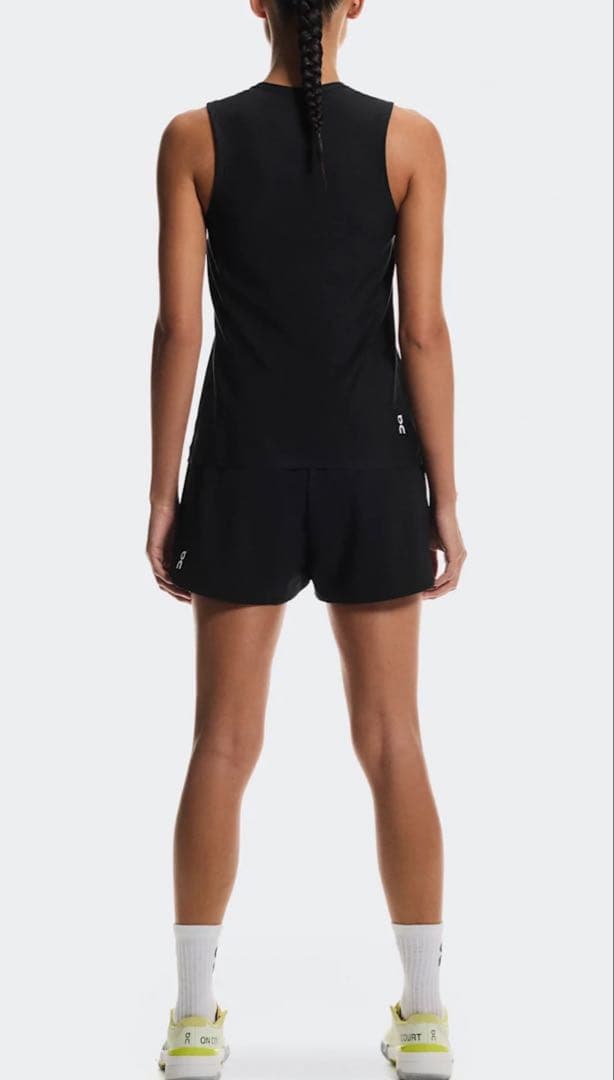 新品】on テニスLサイズ コートショーツ イガ シフィオンテク 全豪