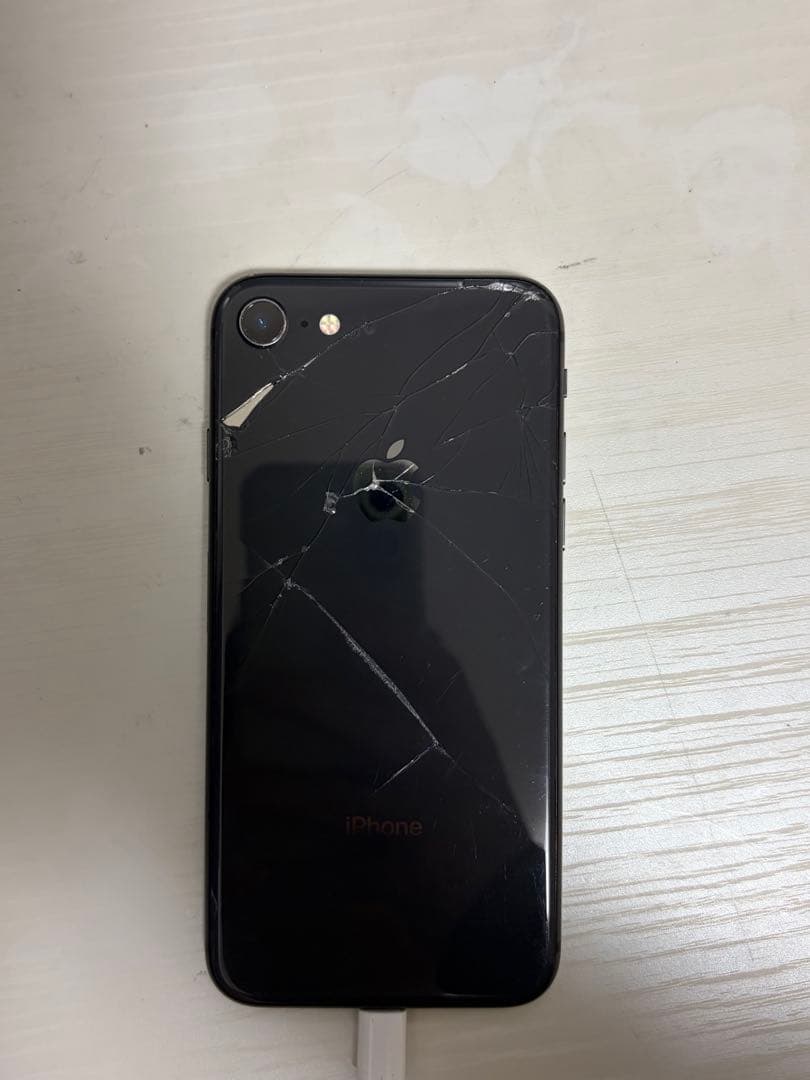 ジャンク Apple iPhone 8ブラック 本体 - メルカリ