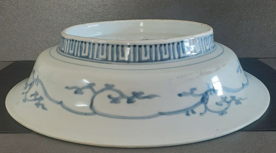 【名品】江戸時代中期　古伊万里　染付　山水に竹の図　34.1cm　兜鉢