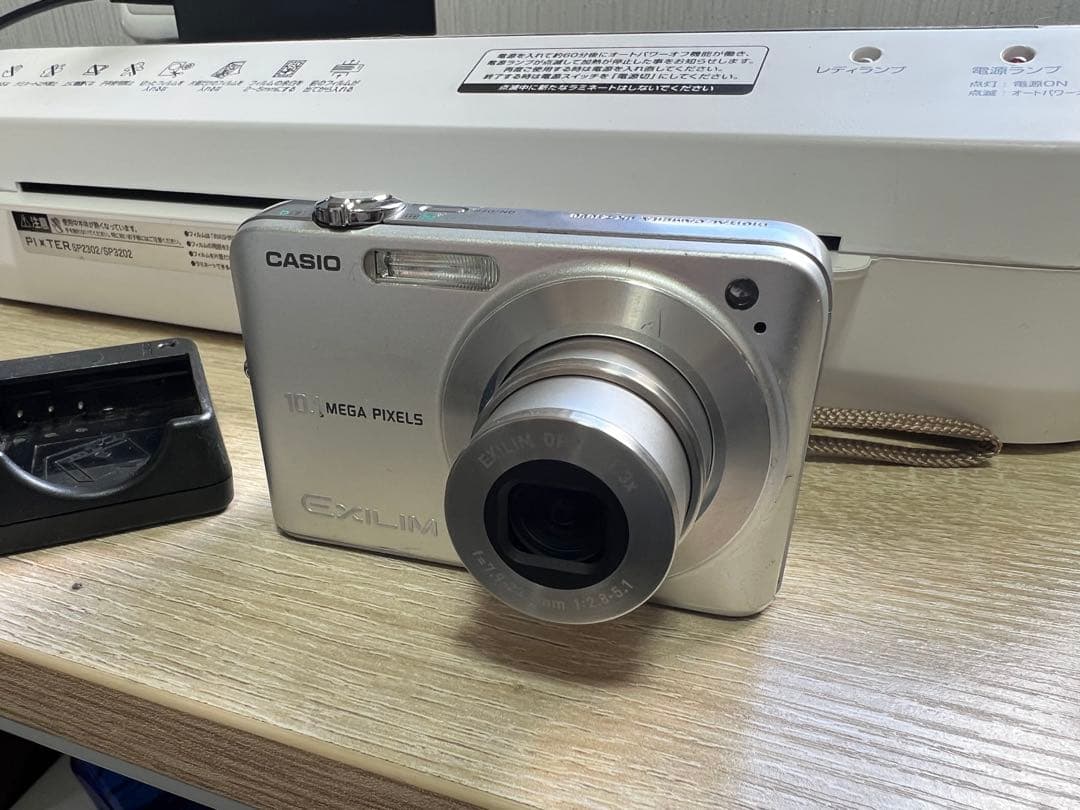 CASIOEXILIM EX-Z1050 デジタルカメラ 動作確認済SDカード付 - メルカリ