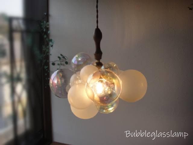 バブルガラスシャンデリアペンダントライト胡桃オーロラスリガラス白 バブルガラスボールペンダントランプ オーロラスリガラス黒胡桃 虹色