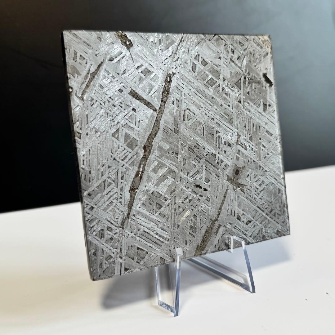 アルタイ隕石　高品質　標本　 396.2g メテオライト　立て付き 宇宙パワー