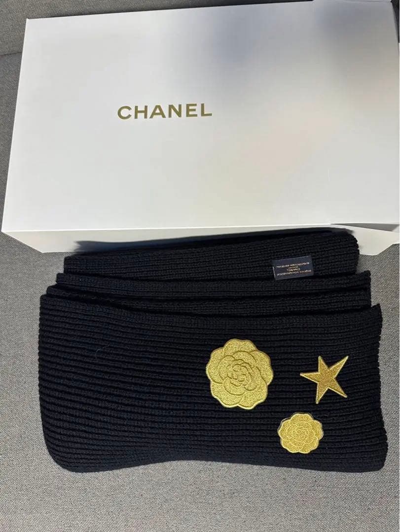 値下げ CHANEL 顧客限定ギフト　ブランケット　カメリア付き　新品未使用 カメリア モチーフ ブローチ - シルク ポンジー、ホワイト