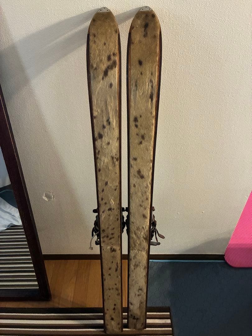 秀岳荘 スキー板 アザラシの皮？ゾンメルスキー