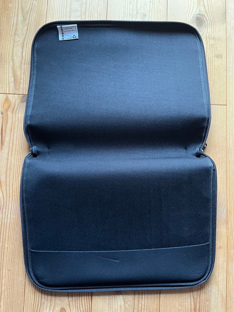 ば*ー様 【廃盤】FREITAG PCケース 13〜15インチ - メルカリ