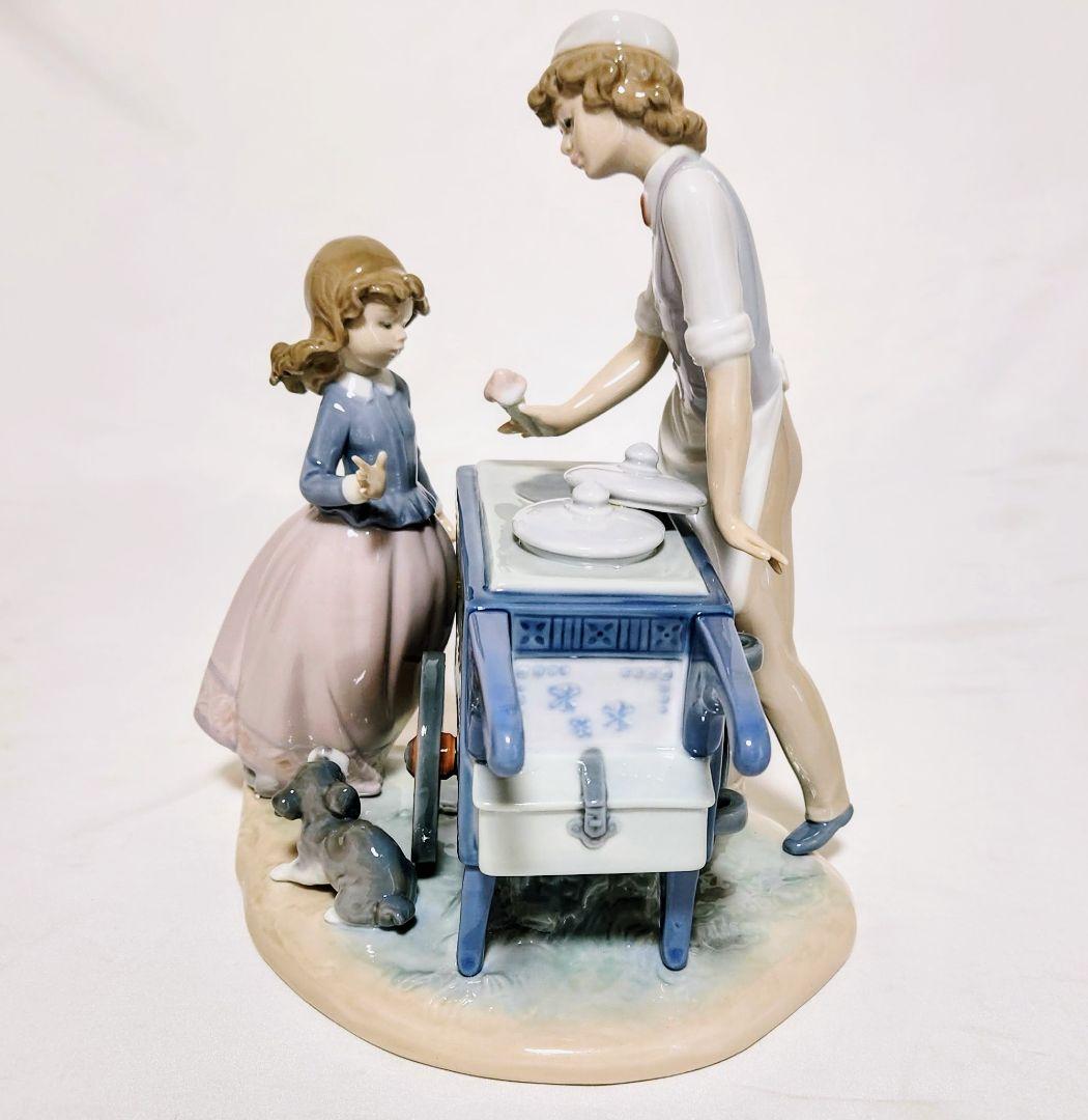 リヤドロ【美品・訳あり】フィギュリン《素敵なアイスクリーム屋さん》No5325