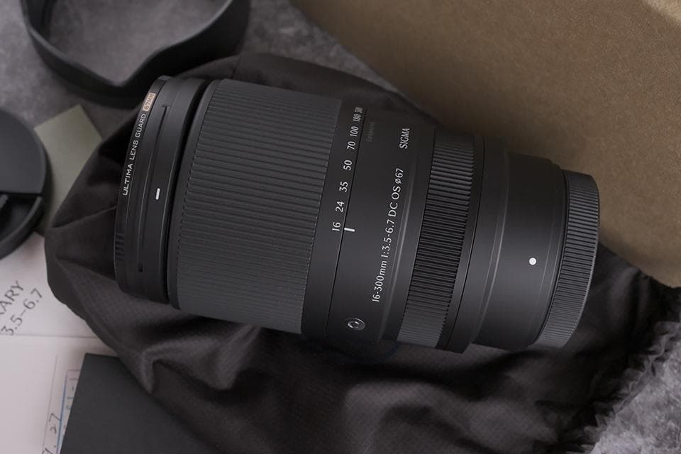 SIGMA 16-300mm F3.5-6.7 DC OS ズームレンズ