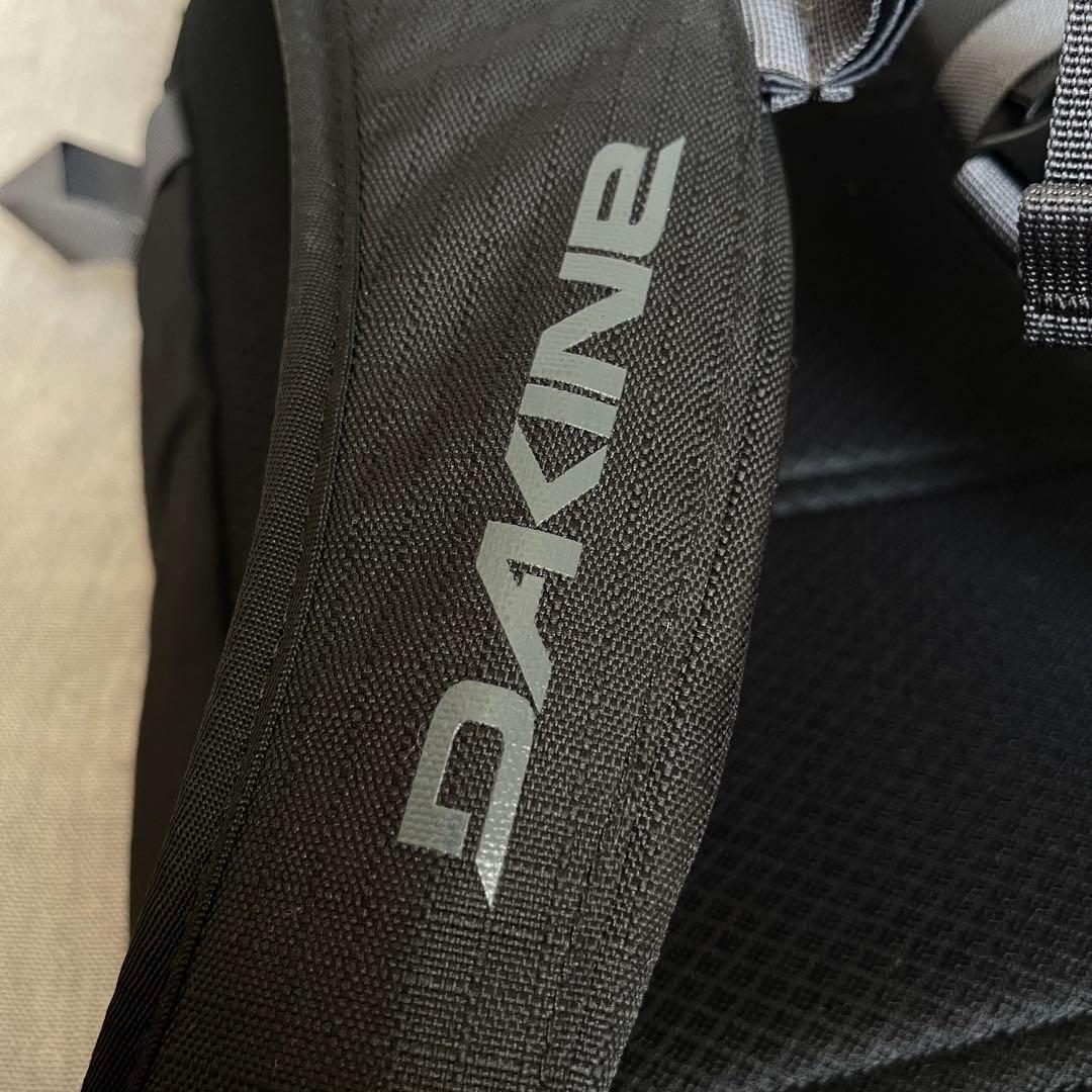 Dakine Heli Pack 12L ボード用バックパック 黒（新品同様） Amazon.com : Dakine Heli Backpack 12L - Black, One Size : Sports