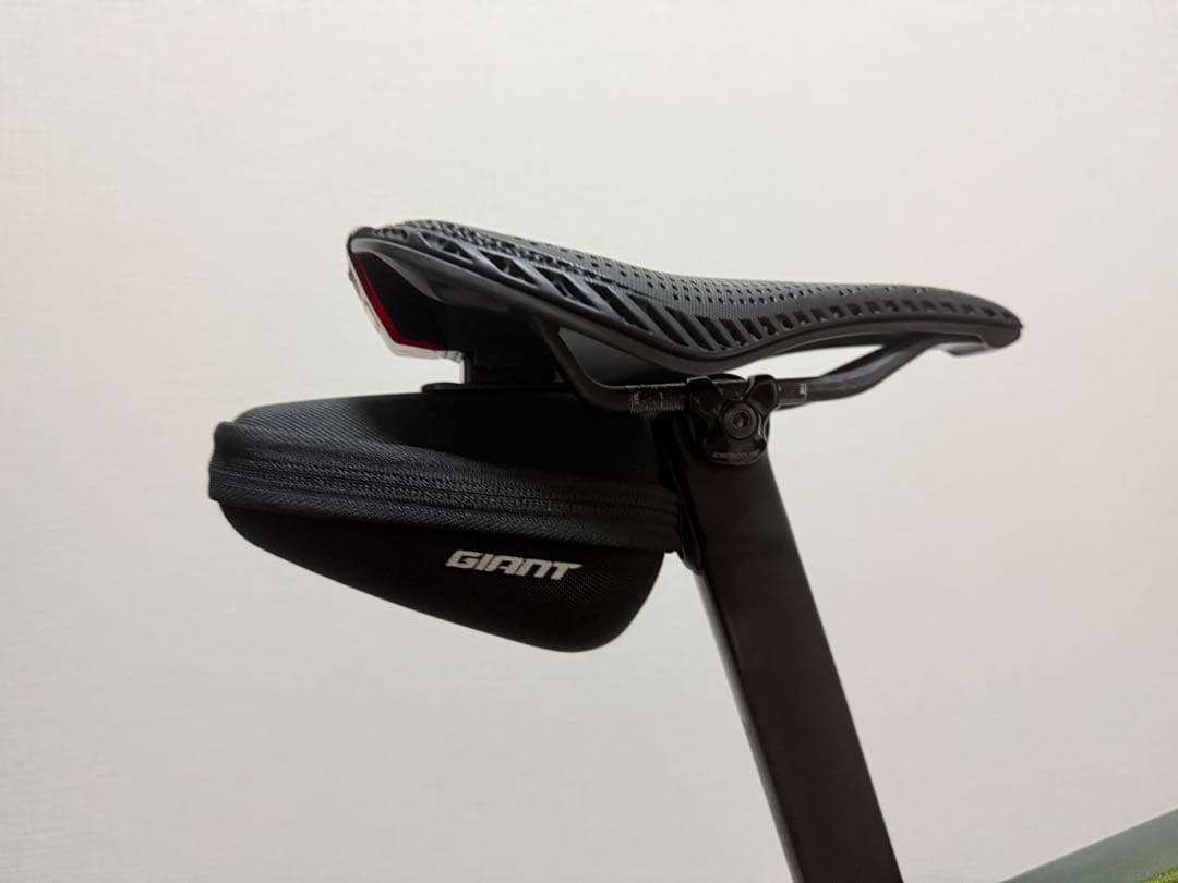 美品・限定 GIANT FLEET SLR 3D サドル アクセサリー付き - メルカリ