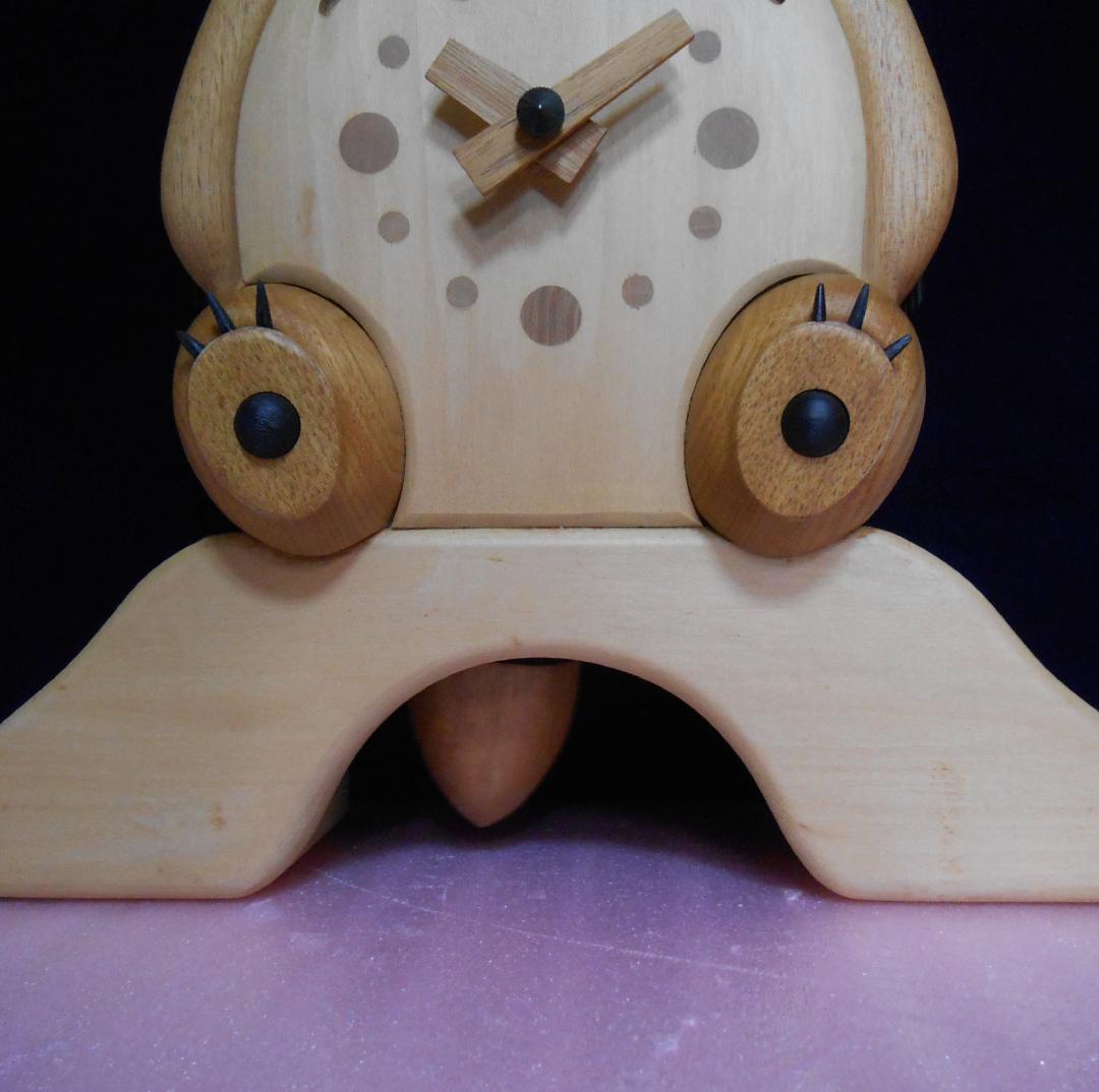 ♡葉月☆・・様専用♡ 木に座るトトロの木製置き時計(掛け時計兼用