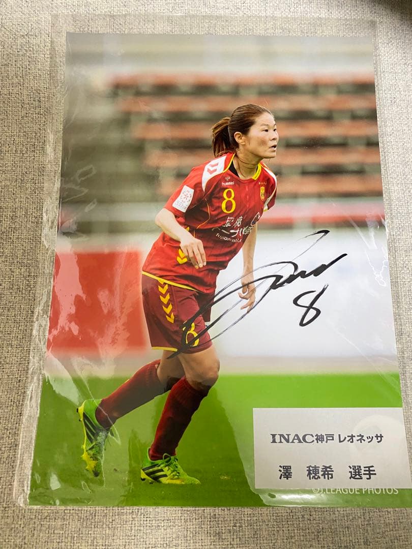 INAC神戸レオネッサ 澤穂希 直筆サイン入りフォト 写真 - メルカリ